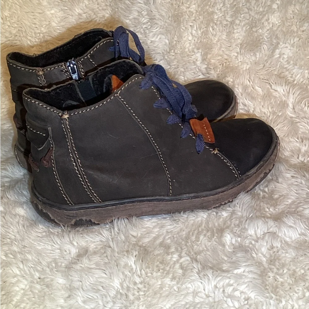 Rovers women’s lace up ankle boots size 9
